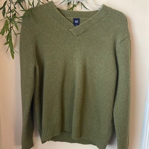 Gap sweater